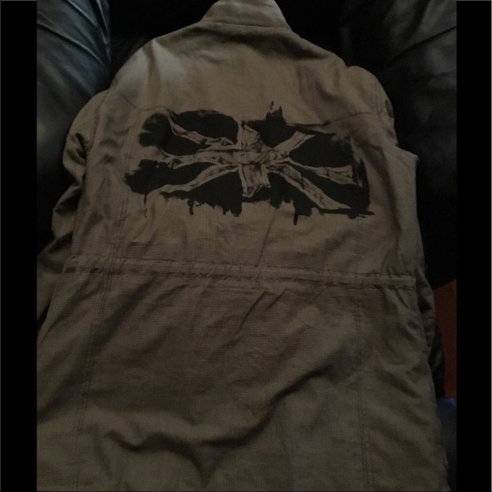 Embroidered light weight Jacket - Picture 2 of 3